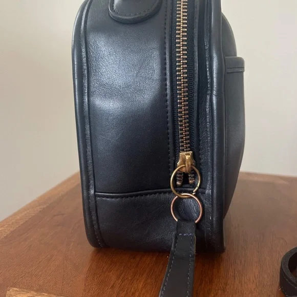 Authentic Vintage Coach Lunchbox Zip in Black #9991 - Picture 3 of 9